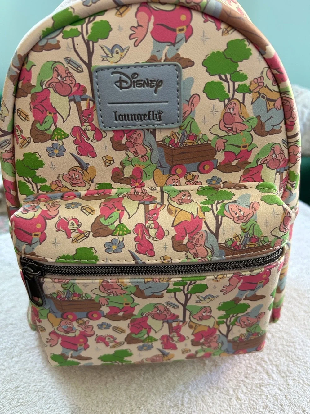 NWT Loungefly Disney Beige Seven Dwarfs Patterned Mini Backpack - Picture 1 of 6
